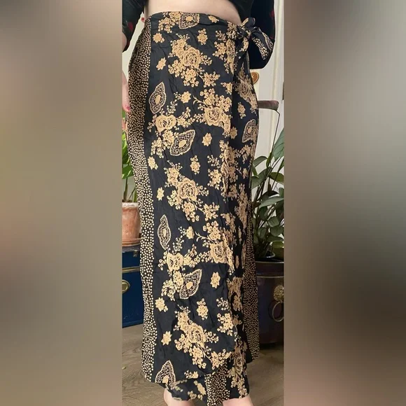 Floral wrap skirt - Picture 1 of 2